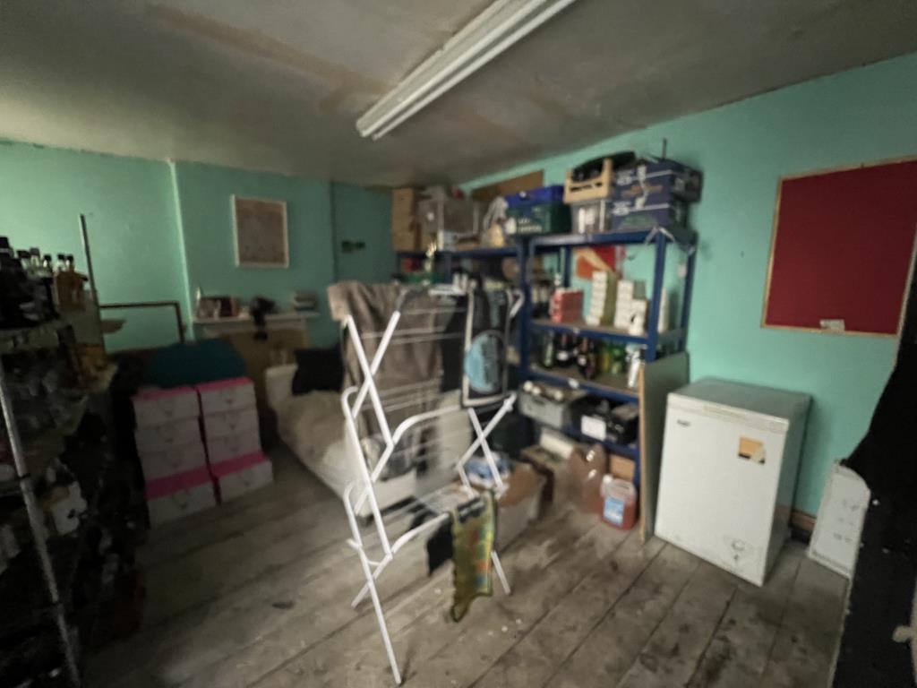 Lot: 93 - COMMERCIAL INVESTMENT - General view of the first floor storage/office room